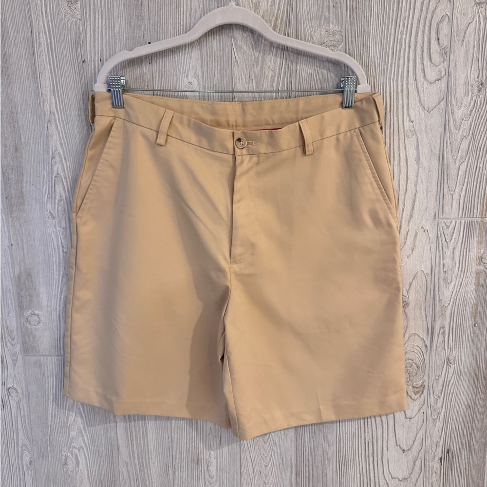 Izod Men's Beige Khaki Shorts size 36 with 9” inseam